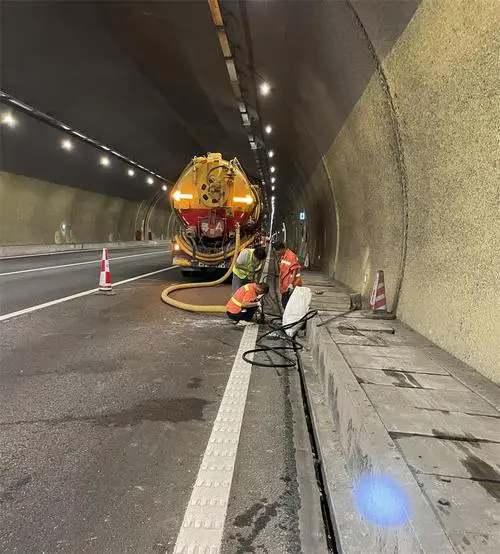 辛集隧道排水渠清淤